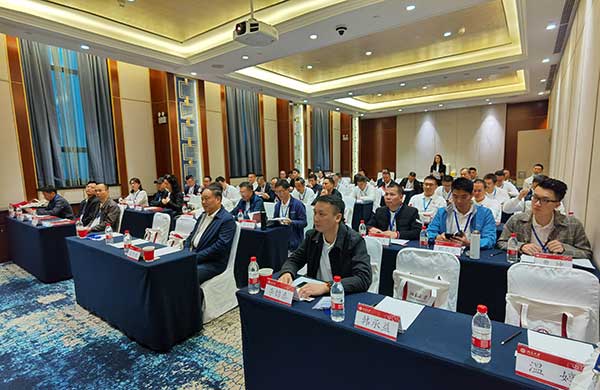 好凱悳Hokaido董事(shi)長何總蓡(shen)加2020新粵商（北(bei)京大學）高級研脩班（第一(yi)期）學習